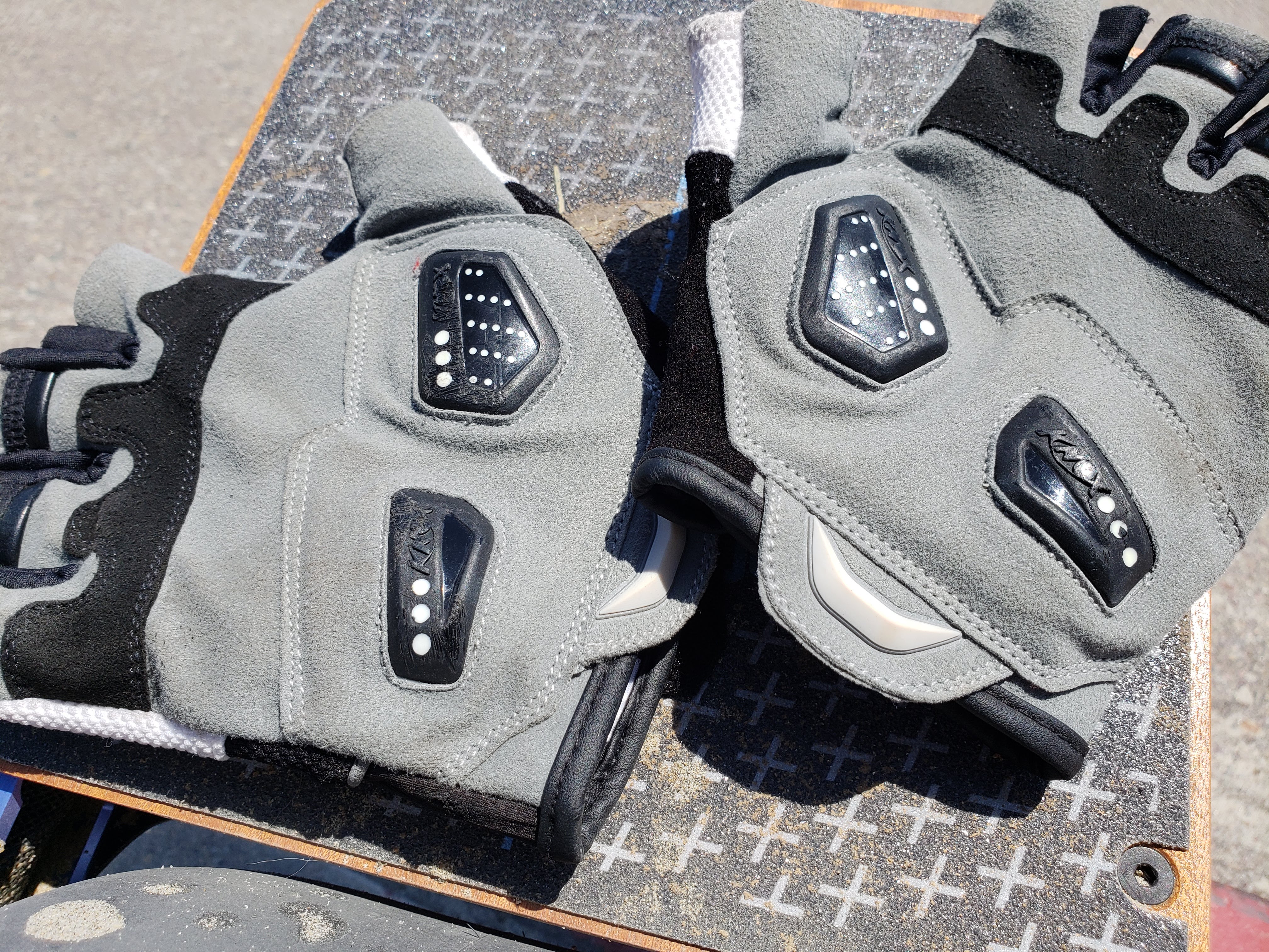 Gå ud eventyr sandsynlighed These Gloves Saved Me: Flatland 3D Original Eskate Gloves Review –  oneRADwheel